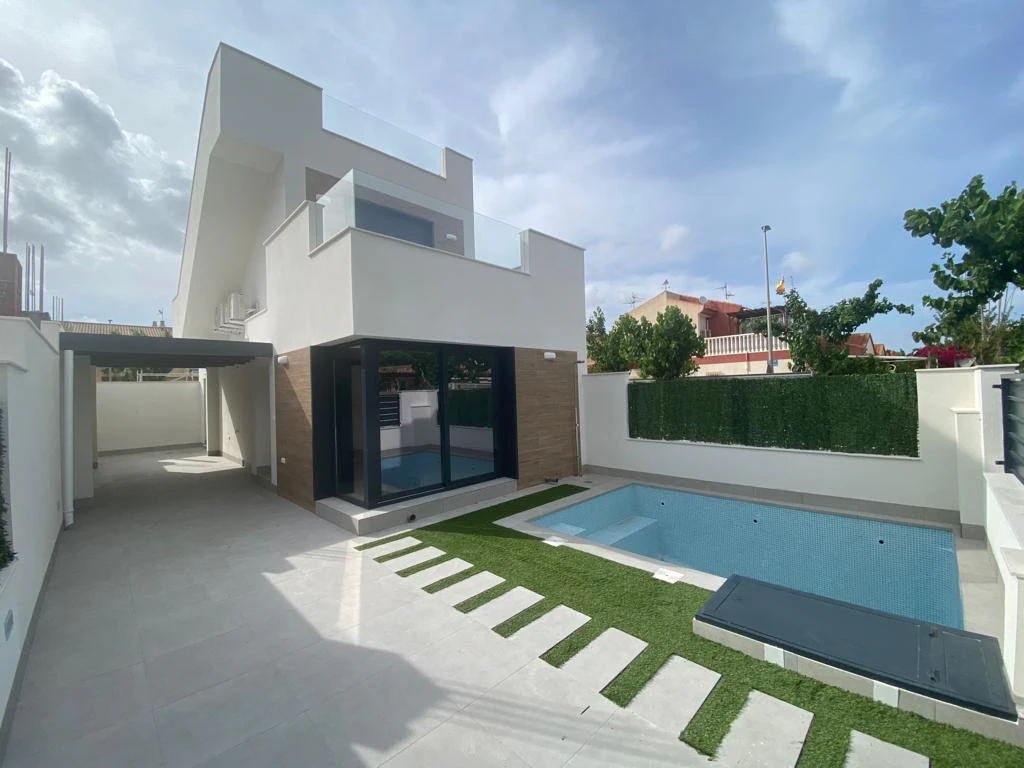 Villa for sale in Los Alcázares