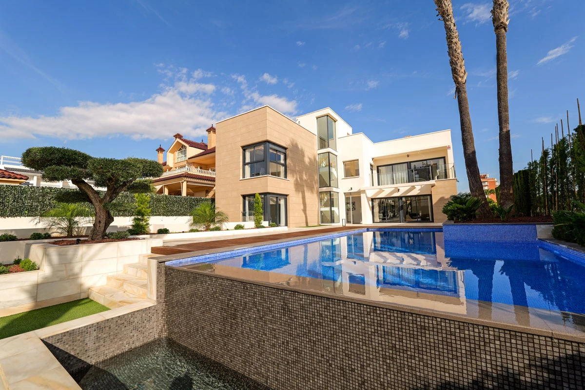 Villa for sale in Torrevieja