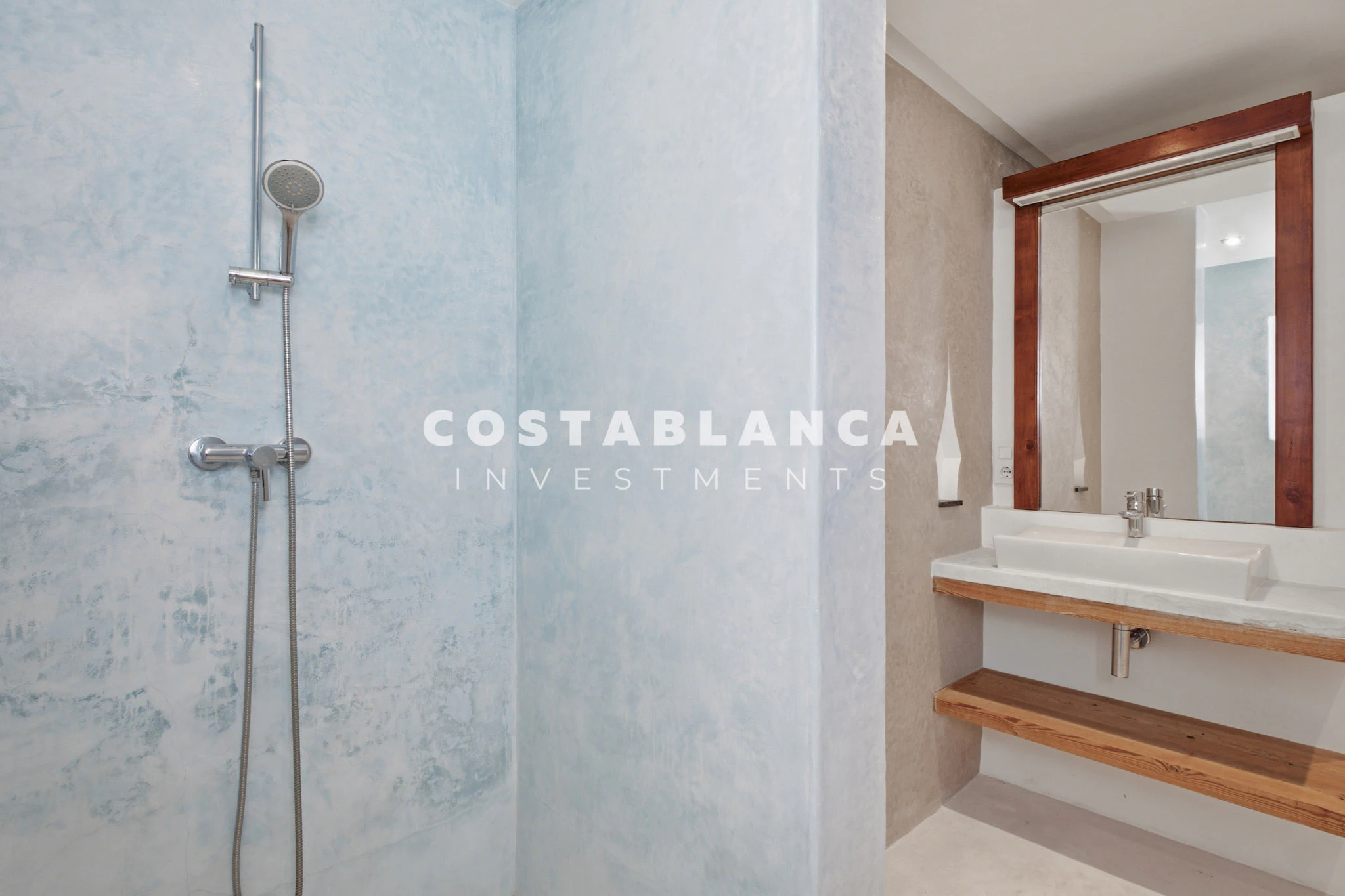 Mediterranean Style Villa 500 Metres from the Beach in Calpe