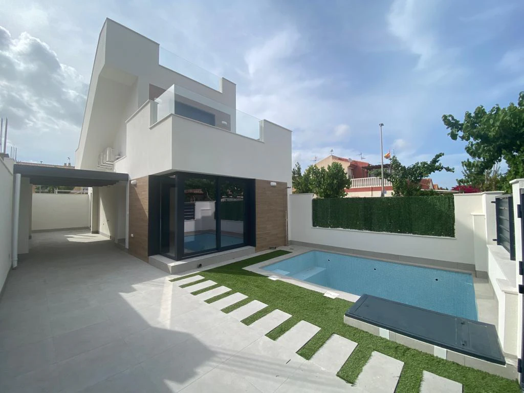 Villa for sale in Los Alcázares