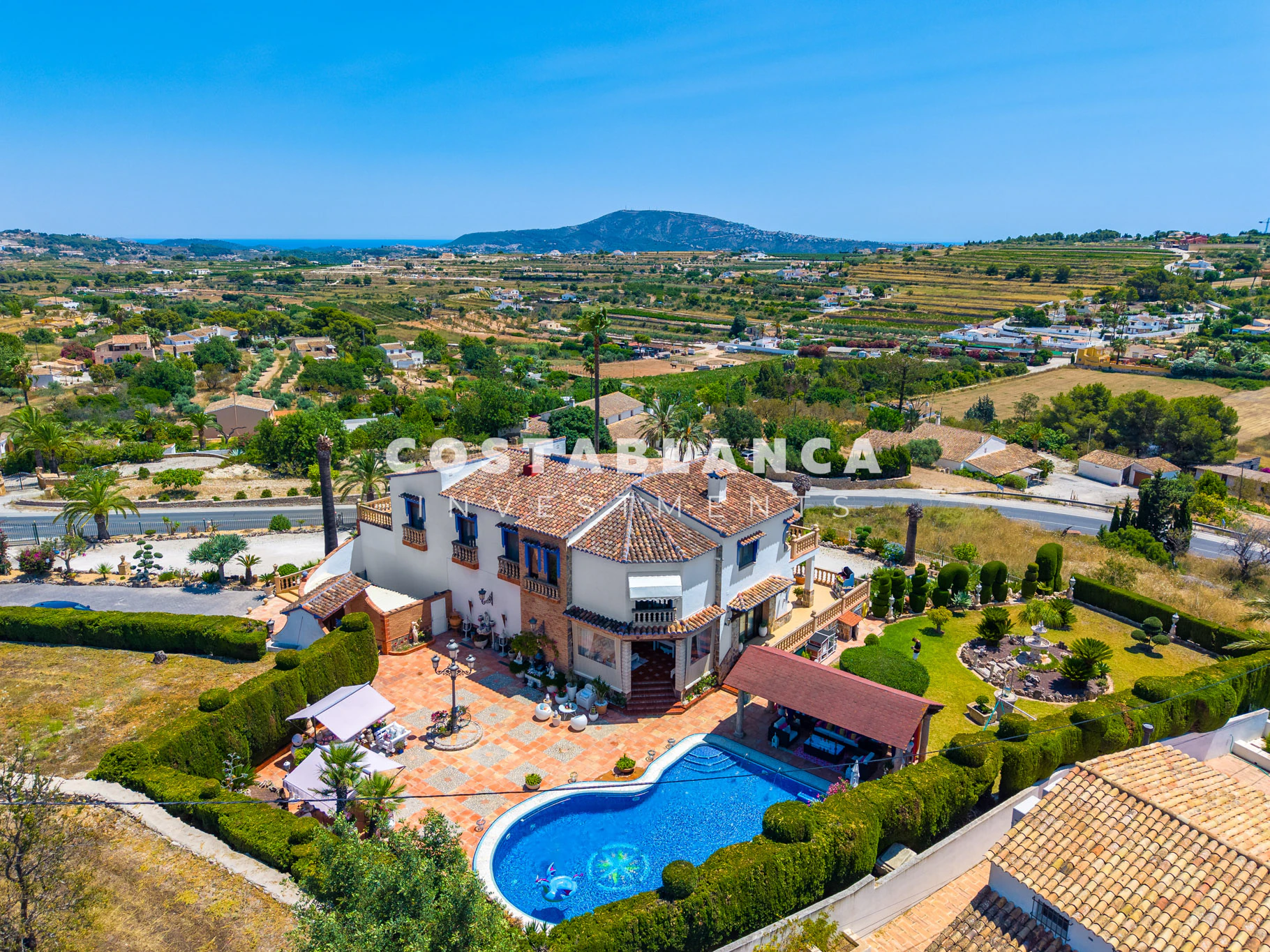 Villa méditerranéenne de luxe à vendre sur un terrain de 4 000 m² à Teulada.