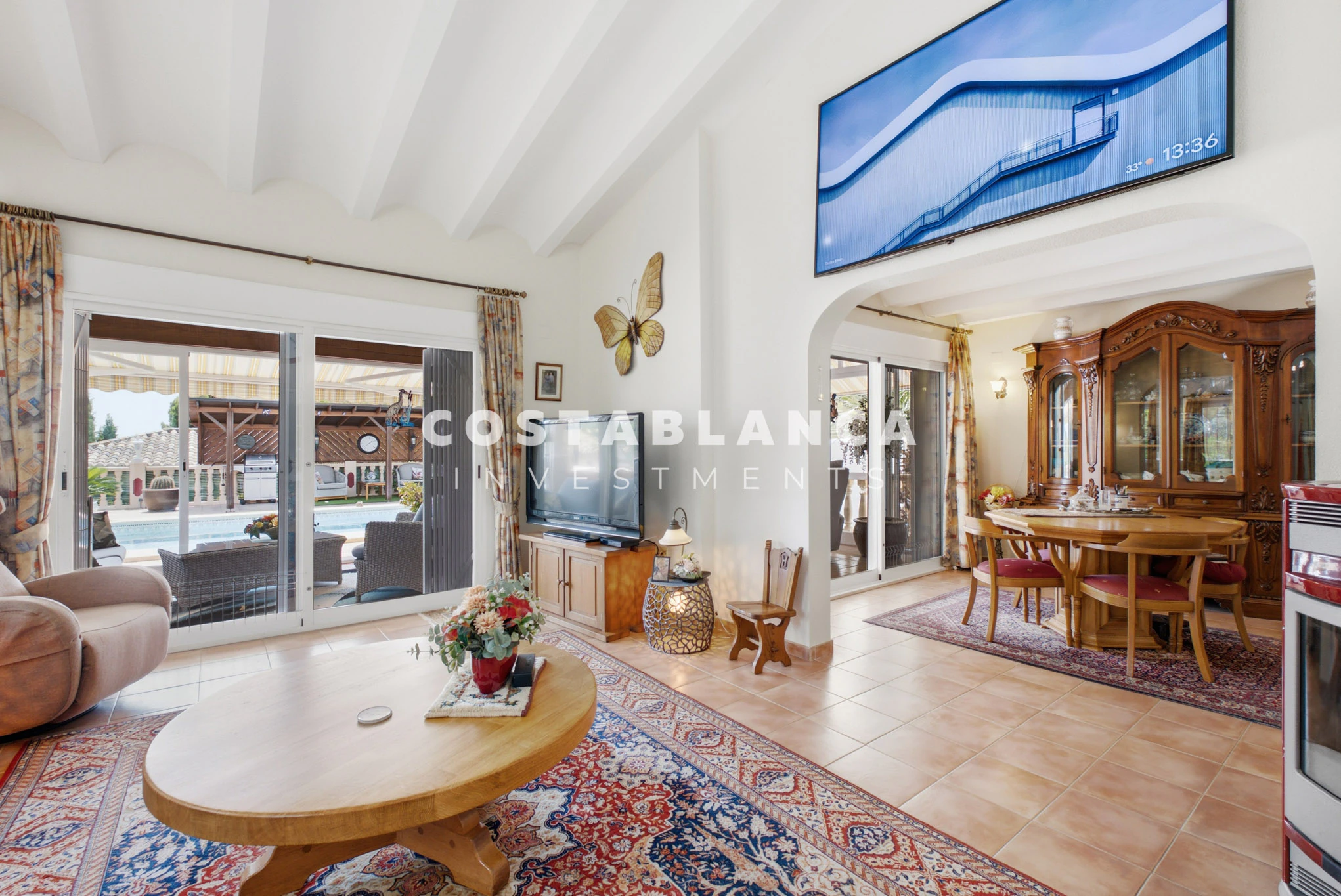 Beautiful Detached Villa with Private Pool in the Prestigious Santa Clara Residential Area