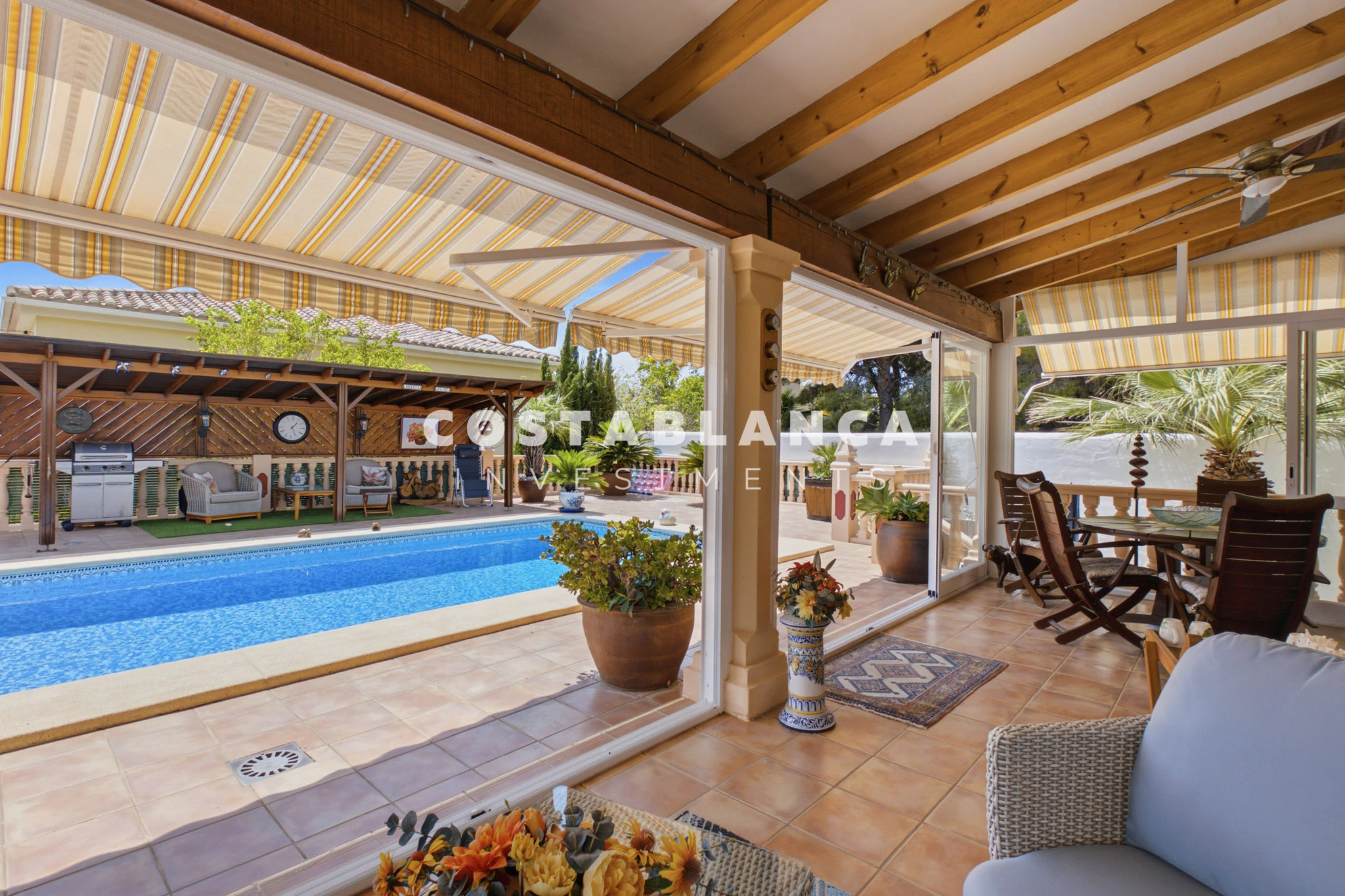 Beautiful Detached Villa with Private Pool in the Prestigious Santa Clara Residential Area