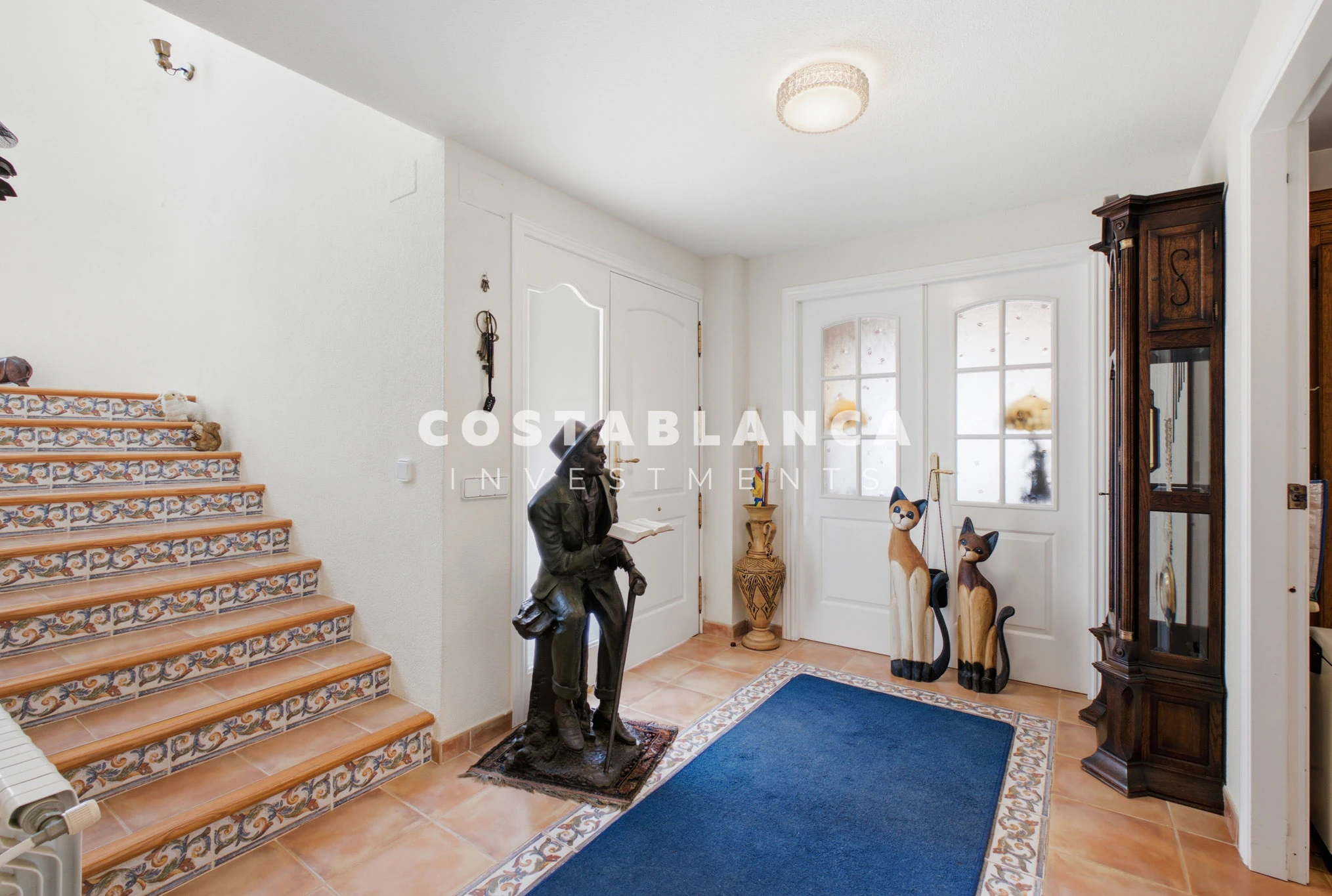 Beautiful Detached Villa with Private Pool in the Prestigious Santa Clara Residential Area