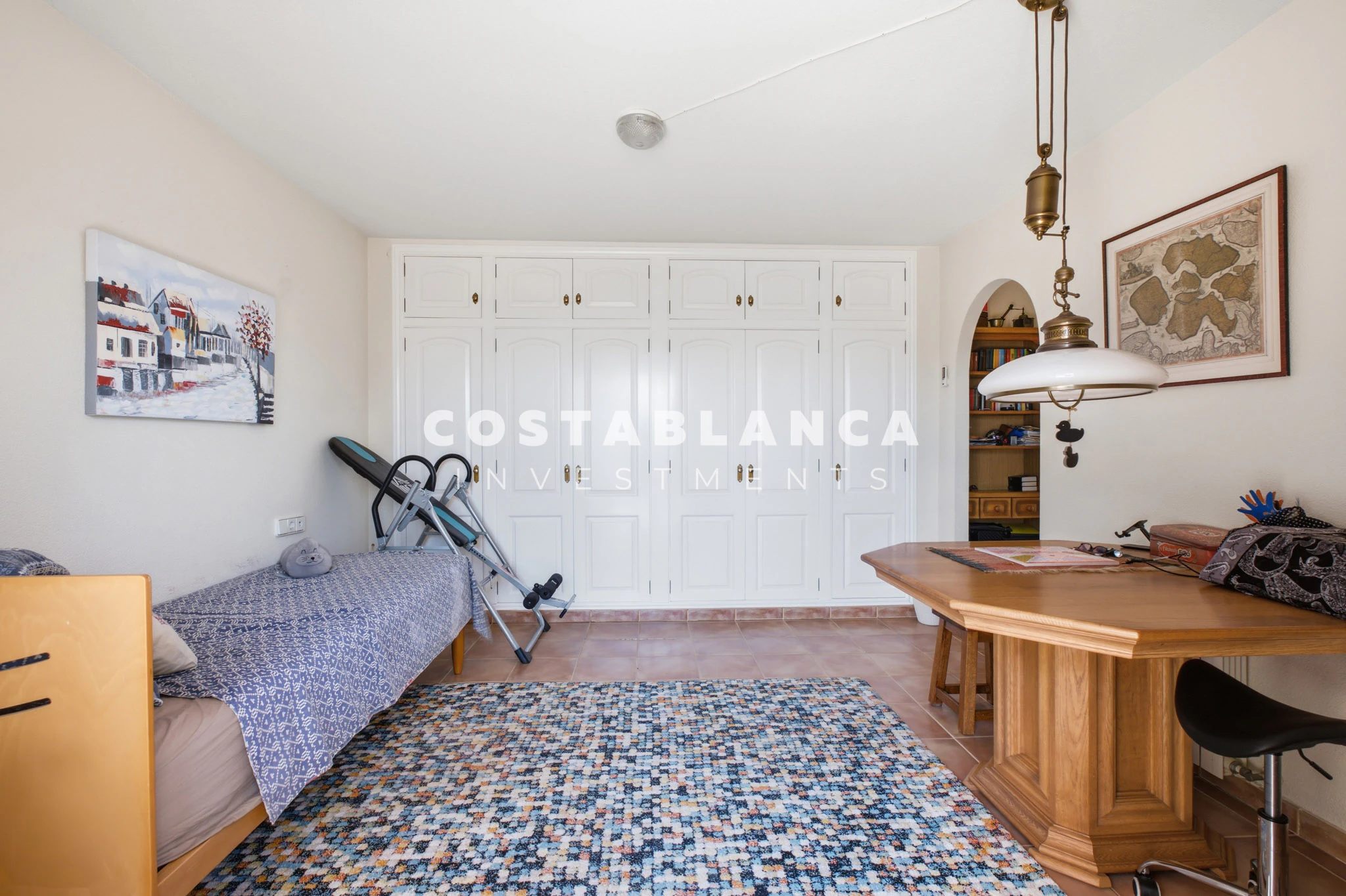 Beautiful Detached Villa with Private Pool in the Prestigious Santa Clara Residential Area
