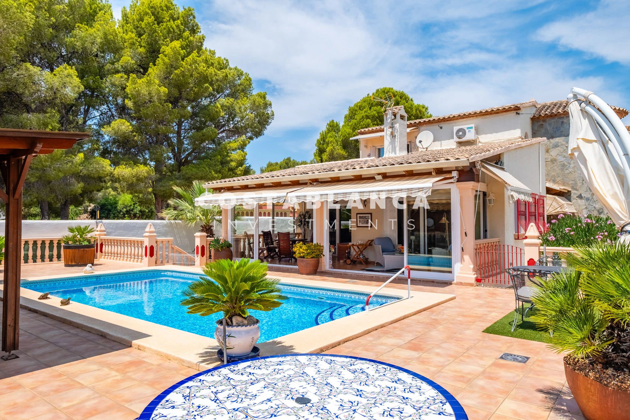 Beautiful Detached Villa with Private Pool in the Prestigious Santa Clara Residential Area