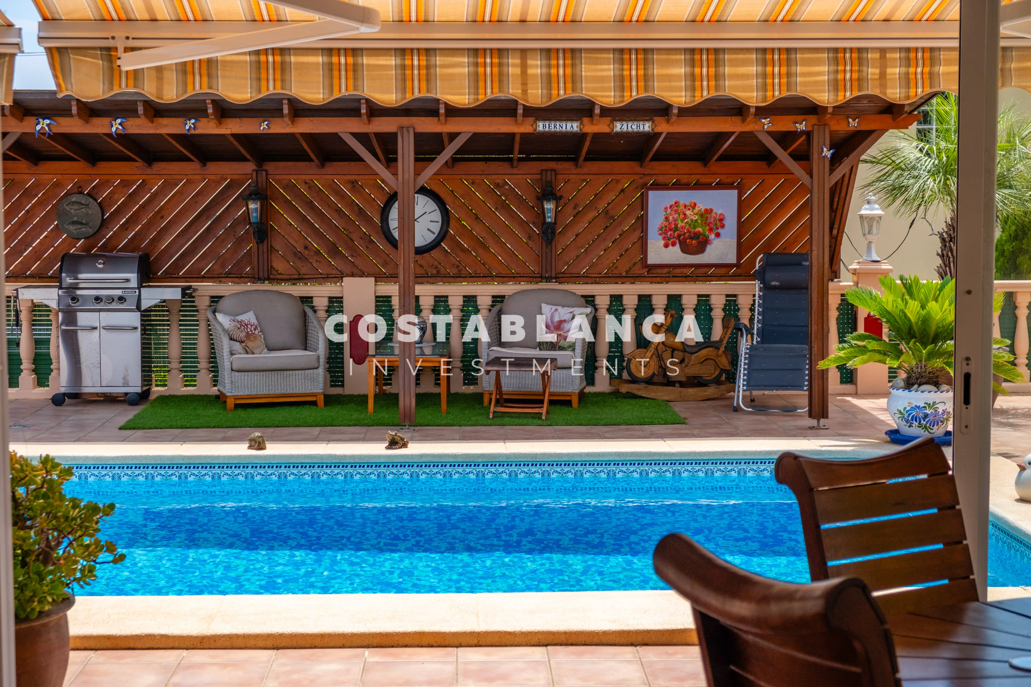 Beautiful Detached Villa with Private Pool in the Prestigious Santa Clara Residential Area