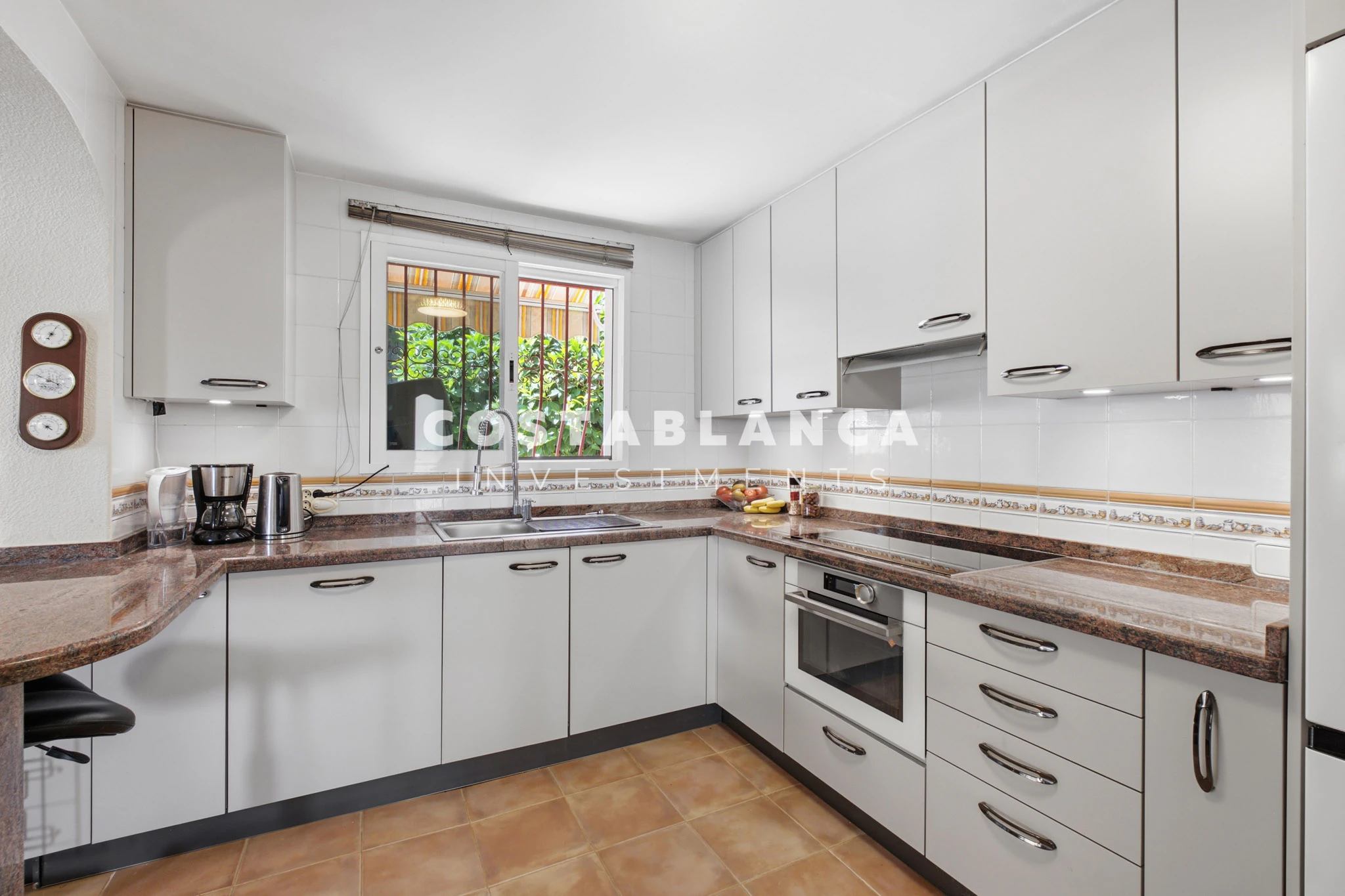 Beautiful Detached Villa with Private Pool in the Prestigious Santa Clara Residential Area