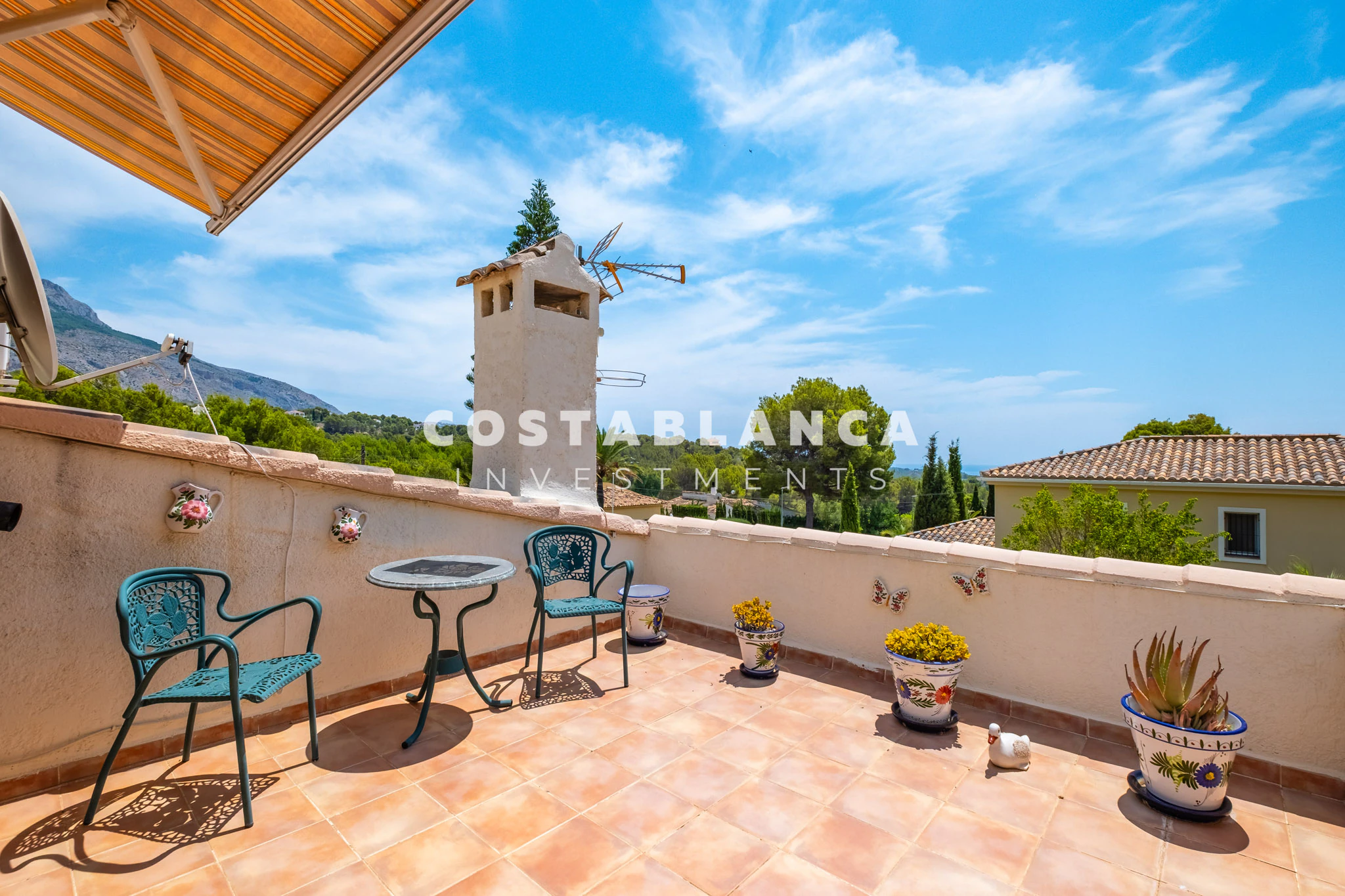 Beautiful Detached Villa with Private Pool in the Prestigious Santa Clara Residential Area