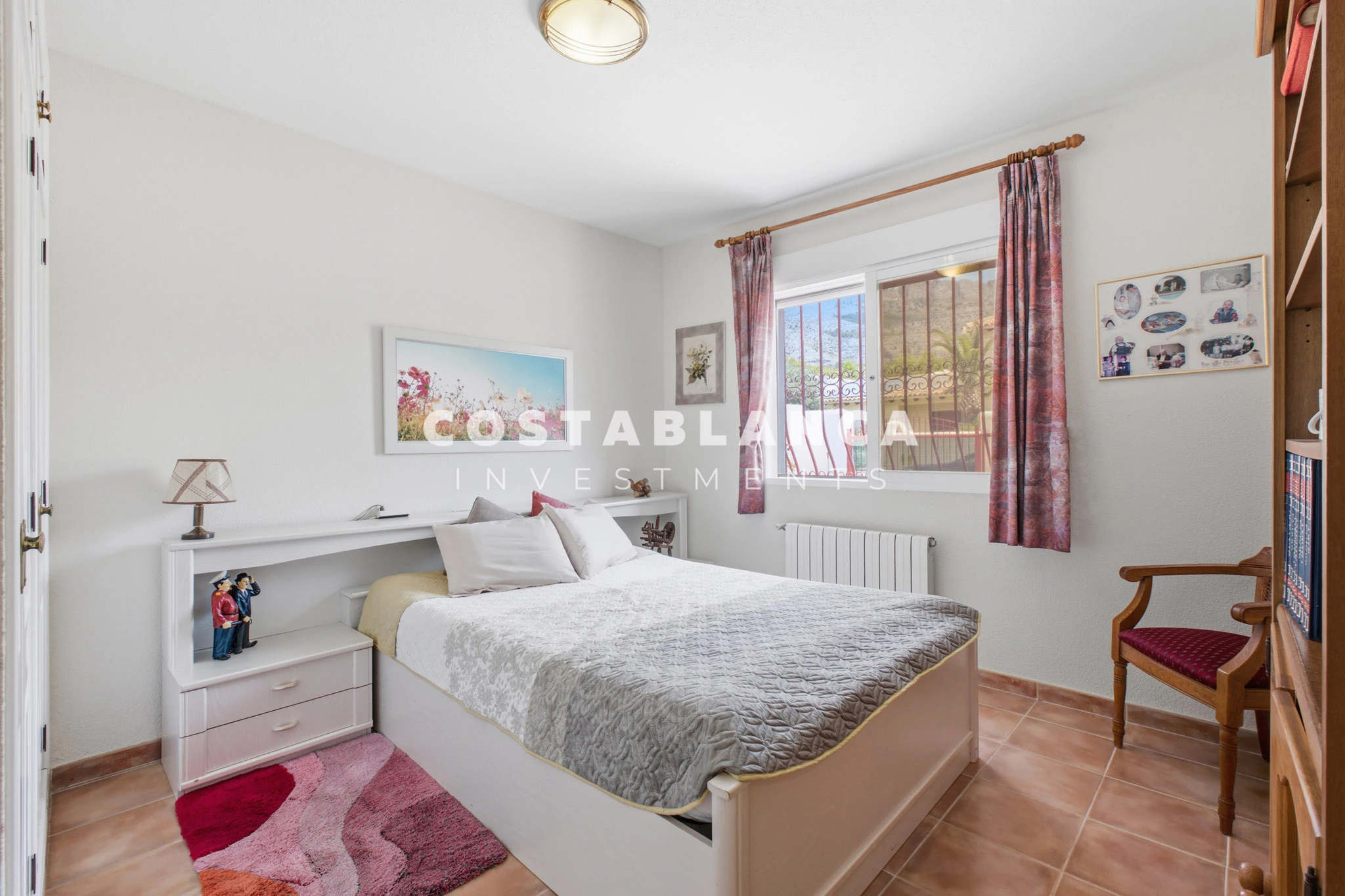 Beautiful Detached Villa with Private Pool in the Prestigious Santa Clara Residential Area