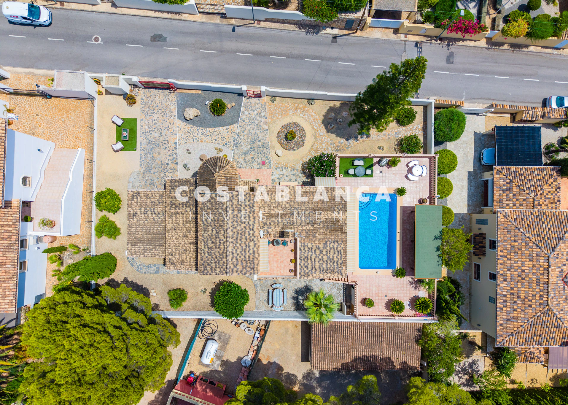 Beautiful Detached Villa with Private Pool in the Prestigious Santa Clara Residential Area