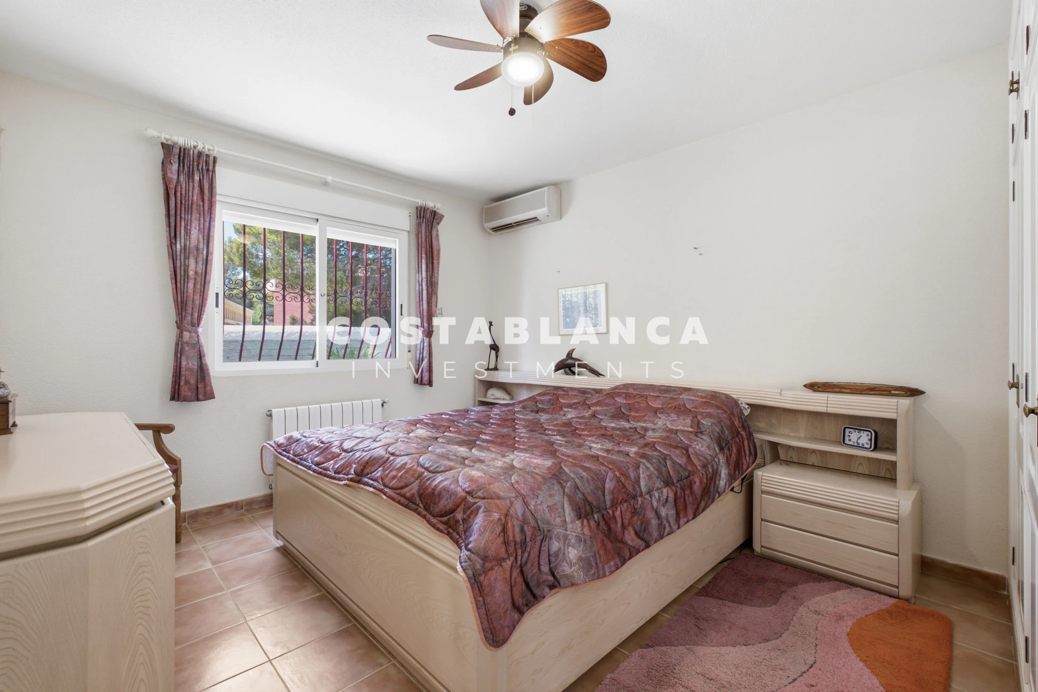 Beautiful Detached Villa with Private Pool in the Prestigious Santa Clara Residential Area