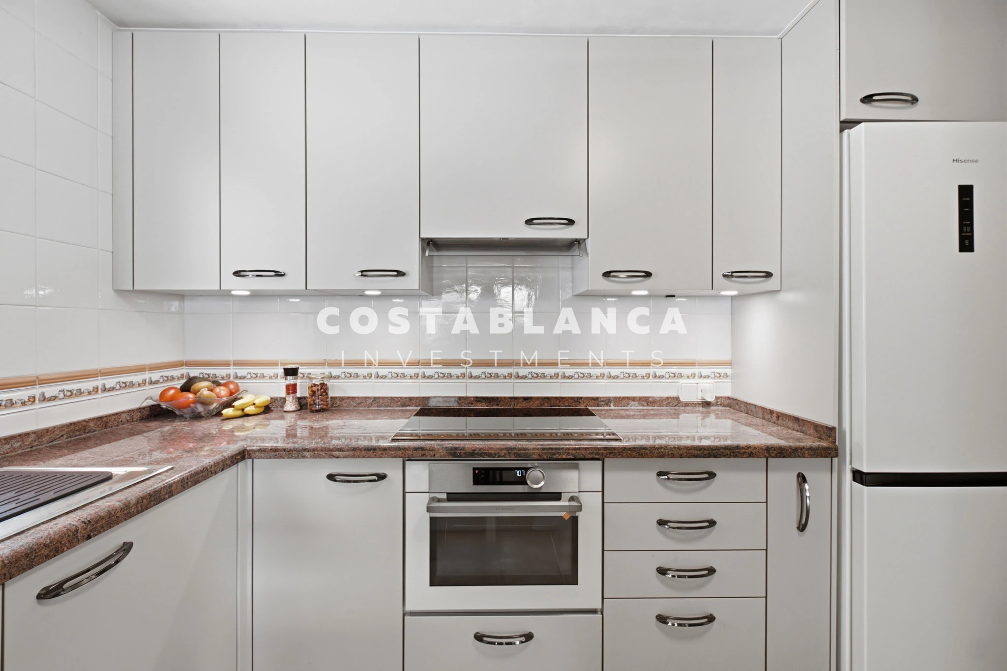 Beautiful Detached Villa with Private Pool in the Prestigious Santa Clara Residential Area