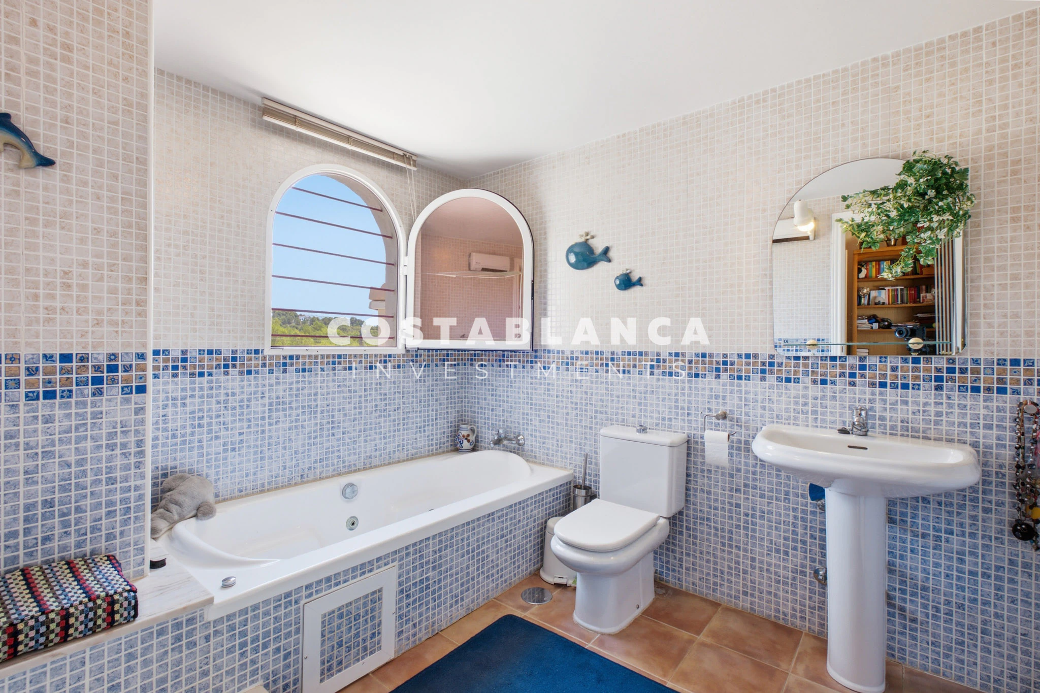 Beautiful Detached Villa with Private Pool in the Prestigious Santa Clara Residential Area