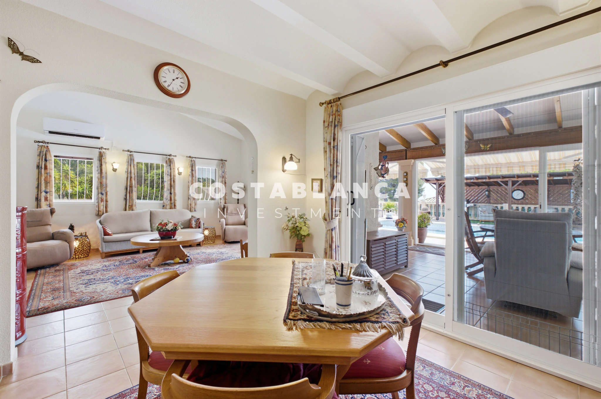Beautiful Detached Villa with Private Pool in the Prestigious Santa Clara Residential Area