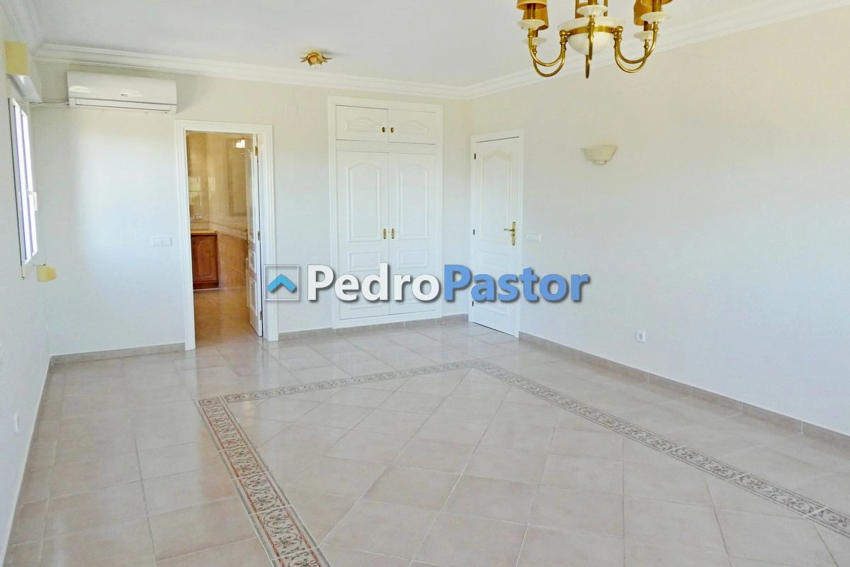 CH067 - Chalet independiente de 6 dormitorios en La Sella - Pedreguer