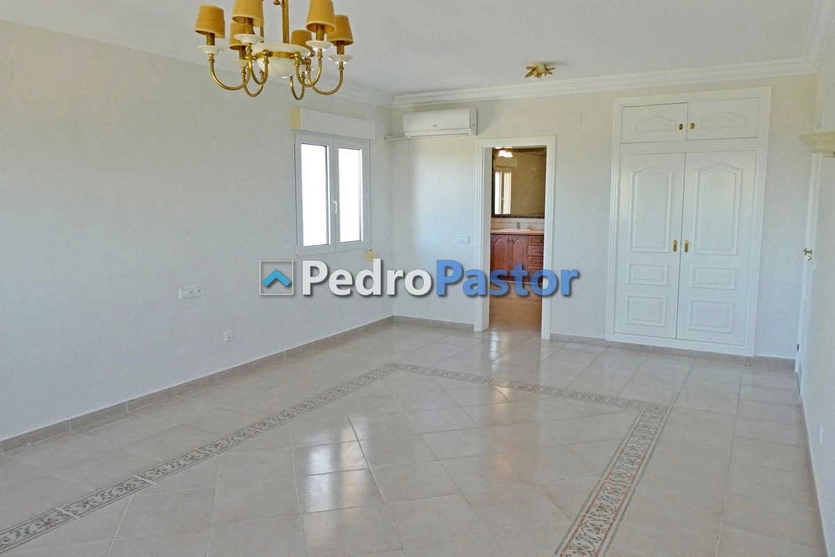 CH067 - Chalet independiente de 6 dormitorios en La Sella - Pedreguer
