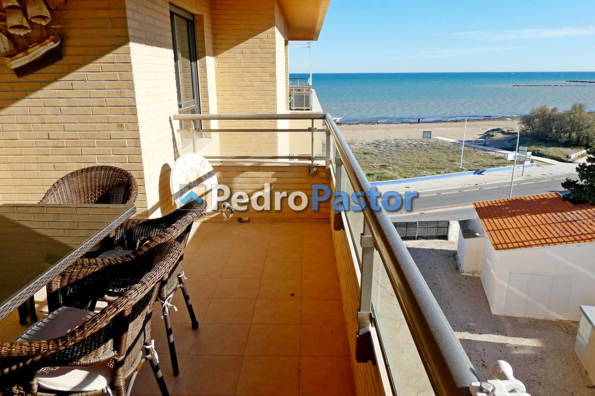 Apartamento 3 dormitorios en 1ª línea de playa en Las Marinas