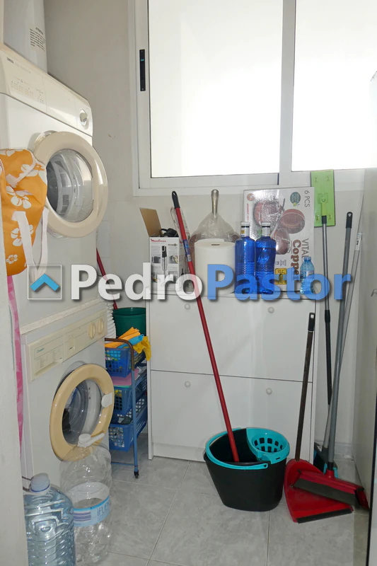 Apartamento de 3 dormitorios en 1ª línea de playa en el km 4 de Las Marinas en Dénia.