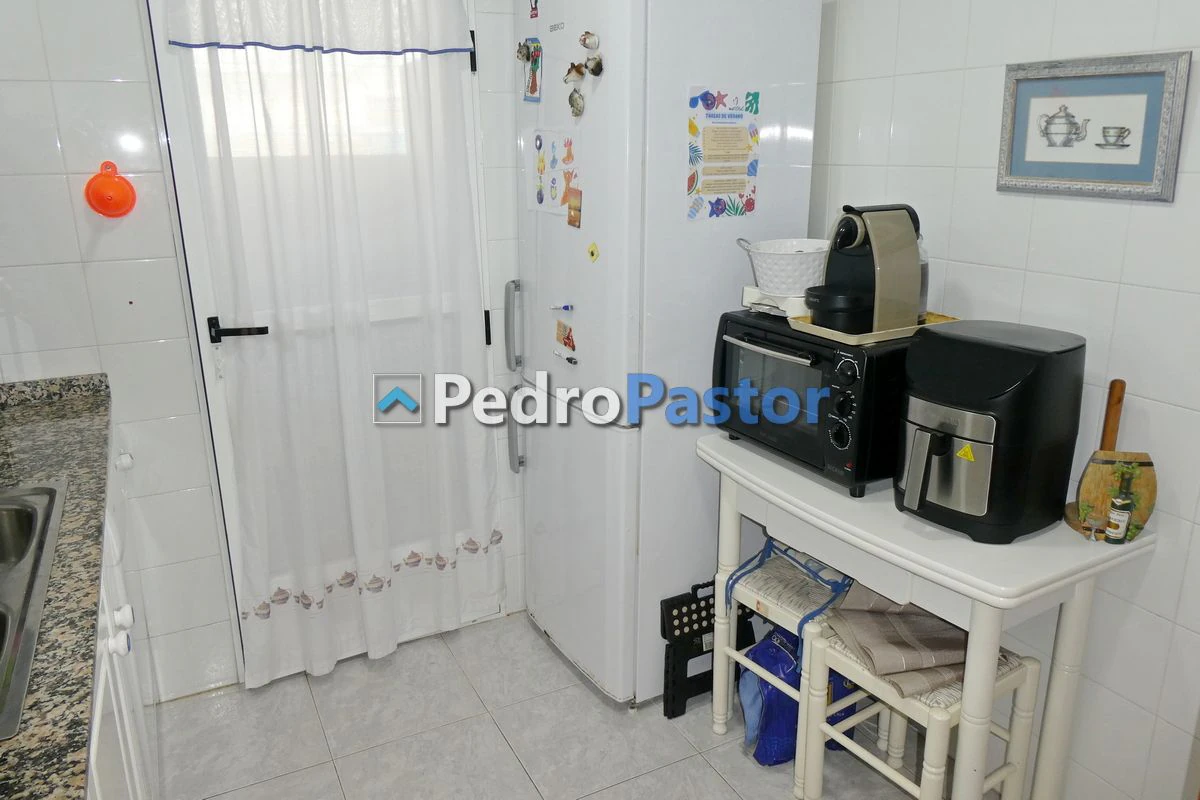 Apartamento de 3 dormitorios en 1ª línea de playa en el km 4 de Las Marinas en Dénia.
