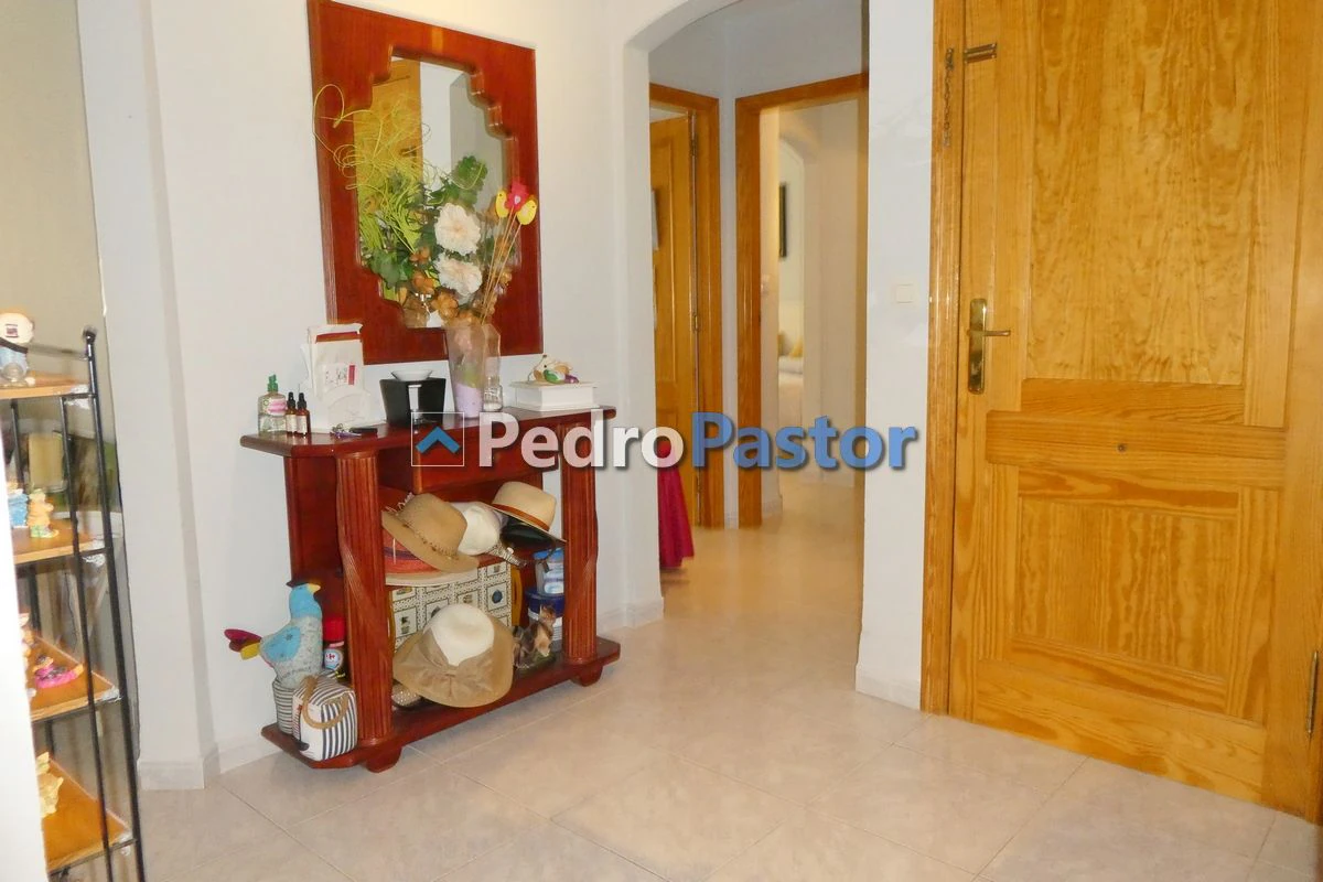 Apartamento de 3 dormitorios en 1ª línea de playa en el km 4 de Las Marinas en Dénia.