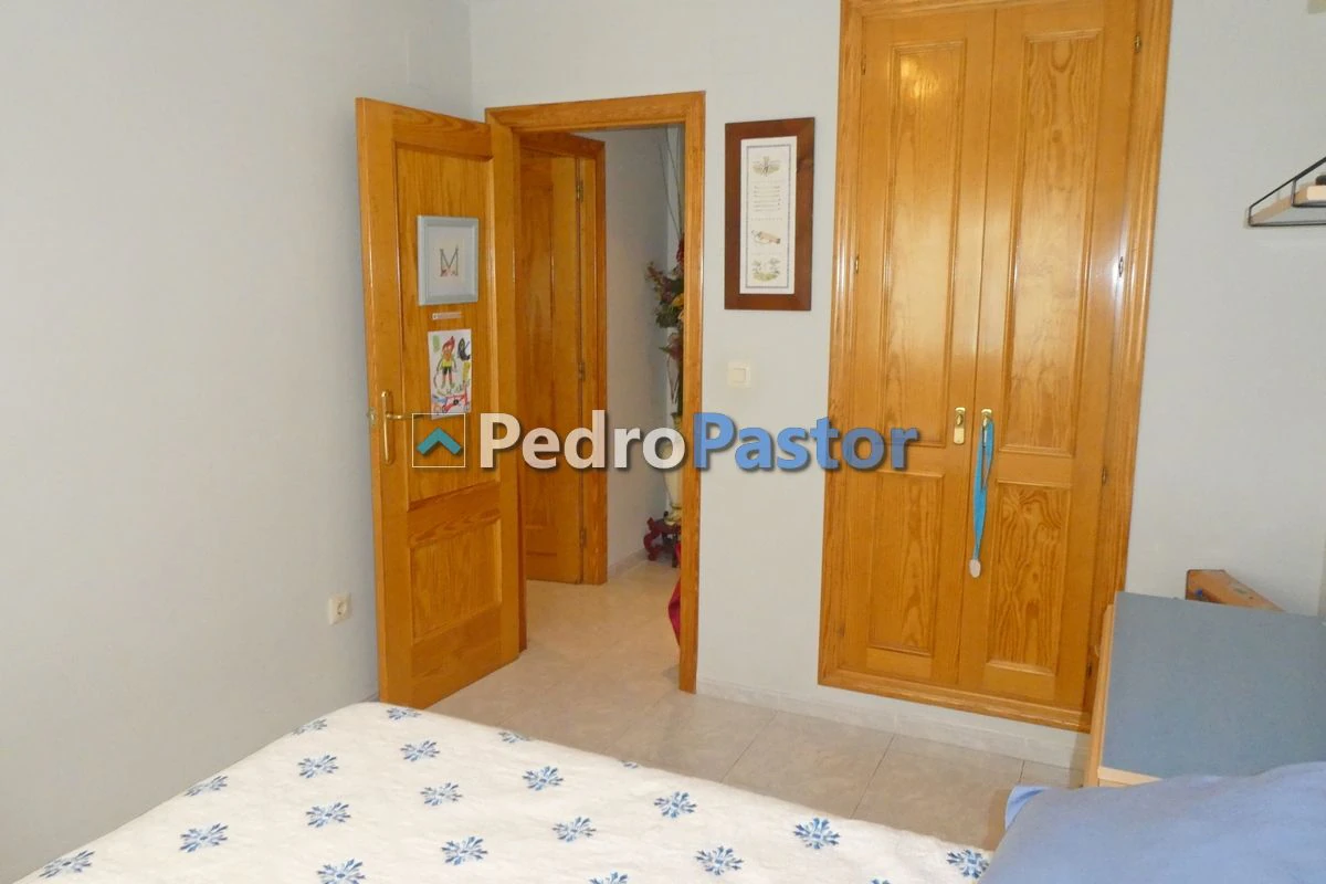 Apartamento de 3 dormitorios en 1ª línea de playa en el km 4 de Las Marinas en Dénia.