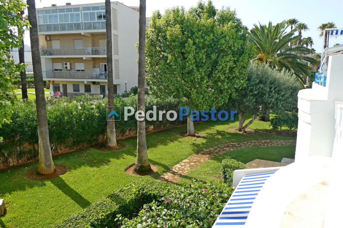 Apartamento de 3 dormitorios en 1ª línea de playa en el km 4 de Las Marinas en Dénia.