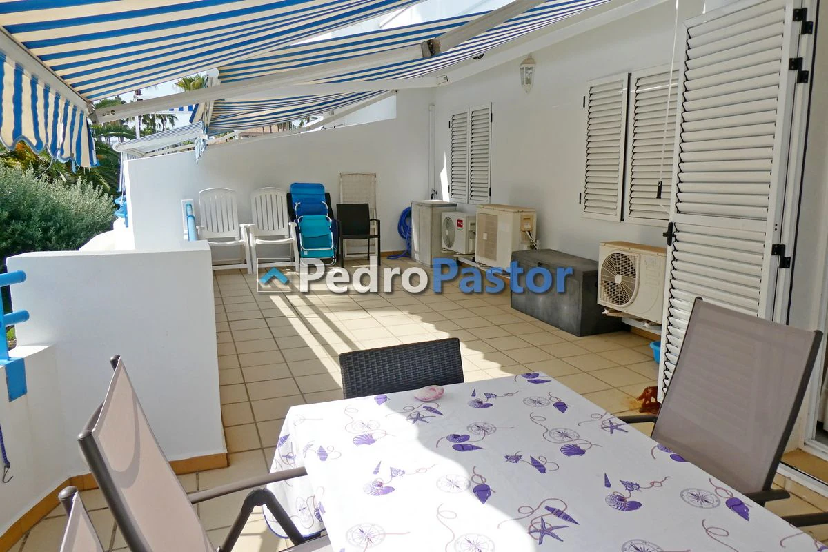 Apartamento de 3 dormitorios en 1ª línea de playa en el km 4 de Las Marinas en Dénia.