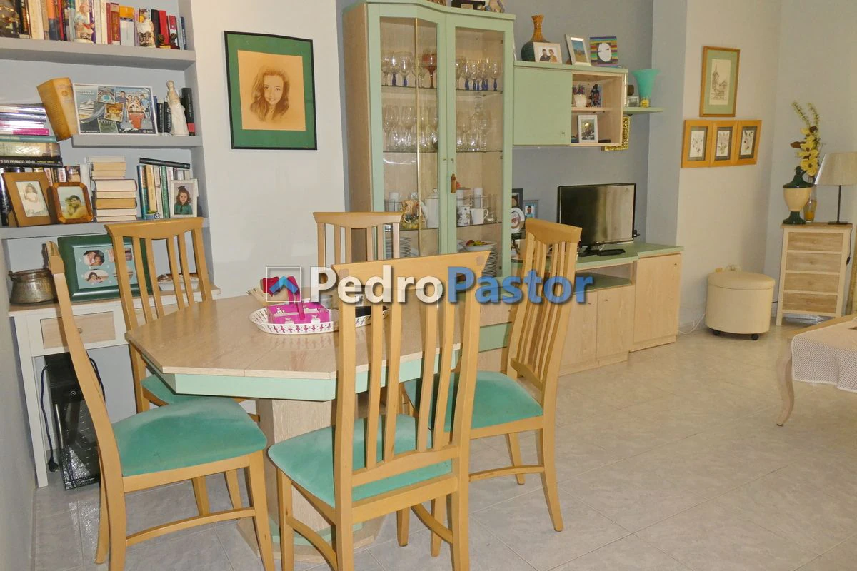 Apartamento de 3 dormitorios en 1ª línea de playa en el km 4 de Las Marinas en Dénia.