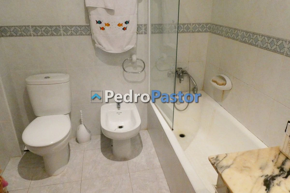 Apartamento de 3 dormitorios en 1ª línea de playa en el km 4 de Las Marinas en Dénia.
