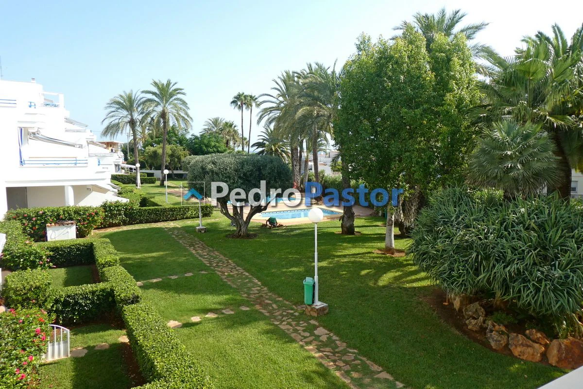 Apartamento de 3 dormitorios en 1ª línea de playa en el km 4 de Las Marinas en Dénia.