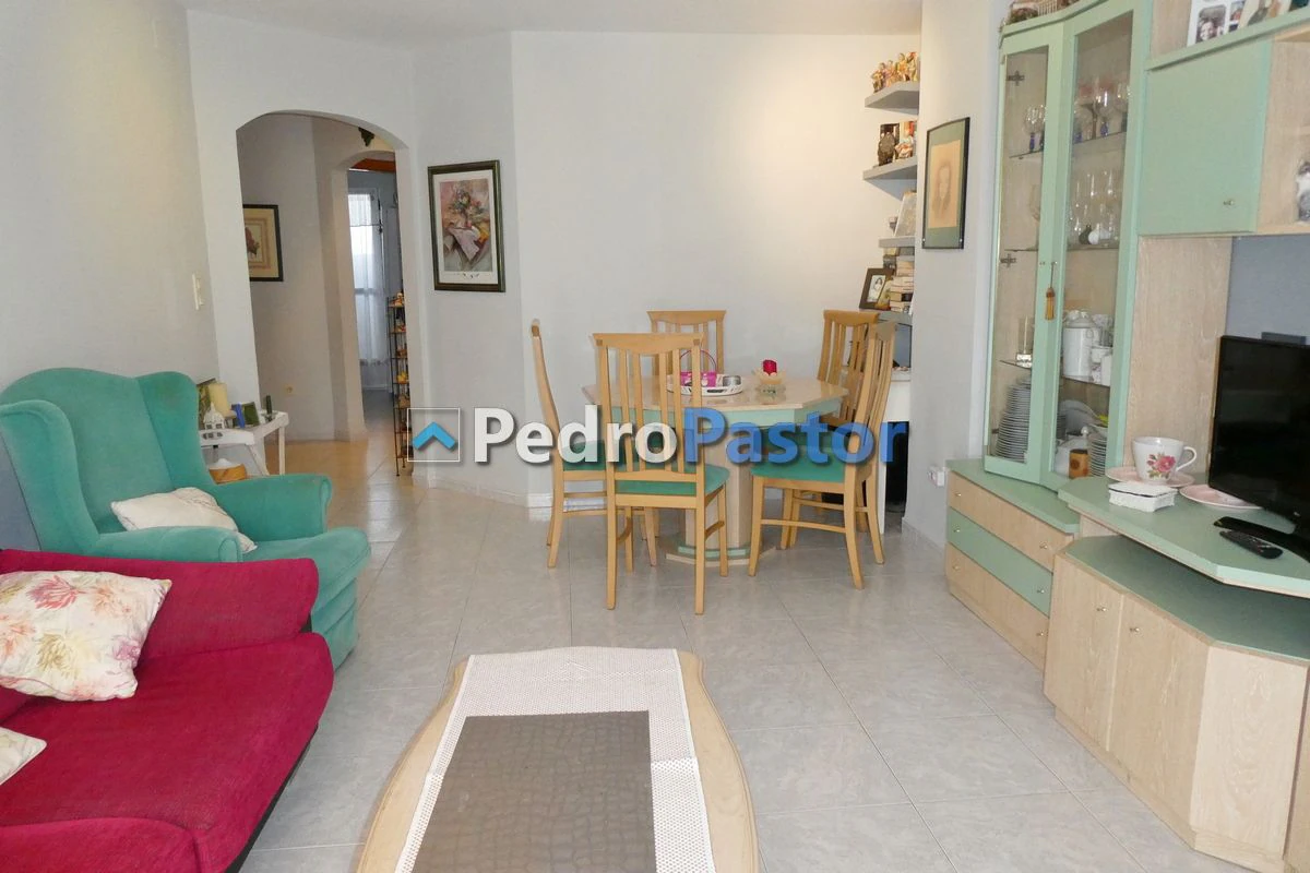 Apartamento de 3 dormitorios en 1ª línea de playa en el km 4 de Las Marinas en Dénia.
