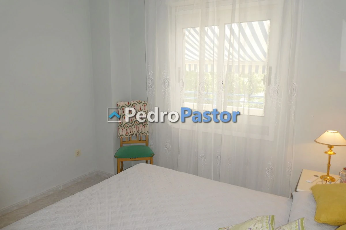 Apartamento de 3 dormitorios en 1ª línea de playa en el km 4 de Las Marinas en Dénia.
