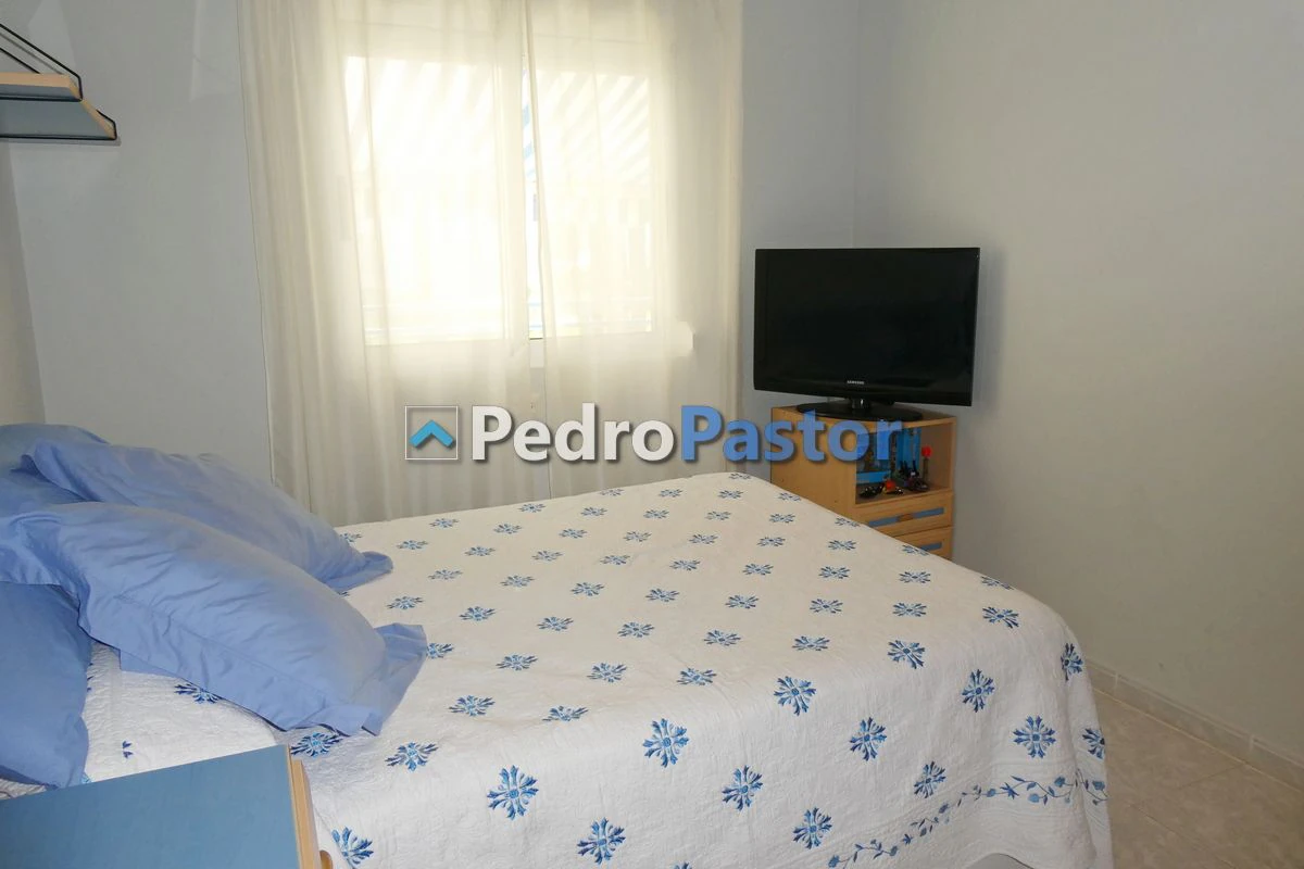 Apartamento de 3 dormitorios en 1ª línea de playa en el km 4 de Las Marinas en Dénia.