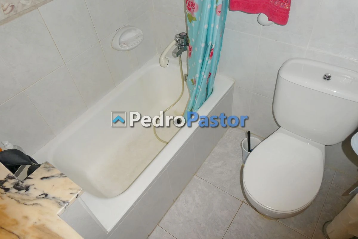 Apartamento de 3 dormitorios en 1ª línea de playa en el km 4 de Las Marinas en Dénia.