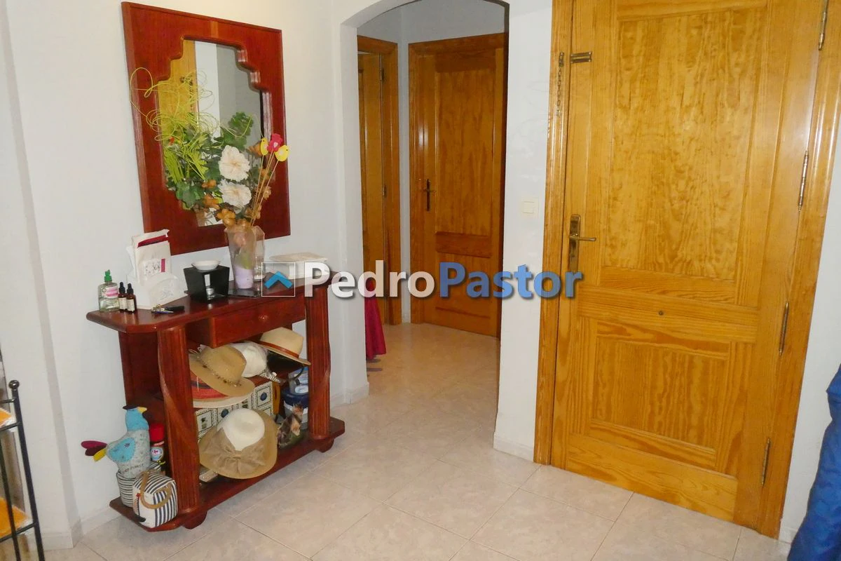 Apartamento de 3 dormitorios en 1ª línea de playa en el km 4 de Las Marinas en Dénia.