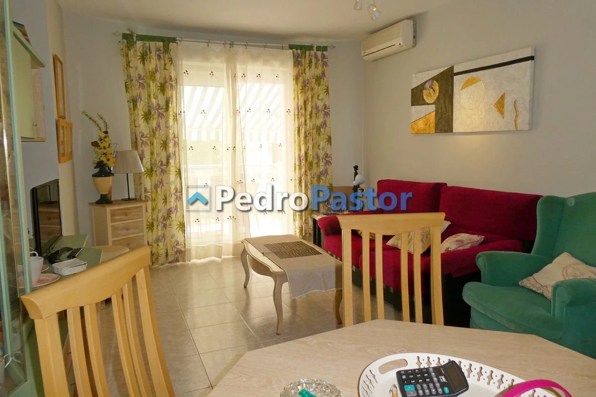 Apartamento de 3 dormitorios en 1ª línea de playa en el km 4 de Las Marinas en Dénia.