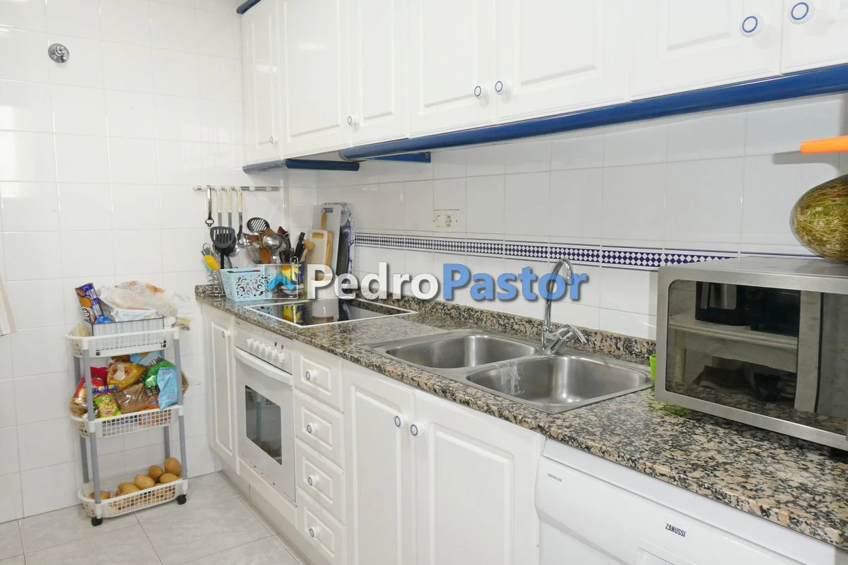 Apartamento de 3 dormitorios en 1ª línea de playa en el km 4 de Las Marinas en Dénia.