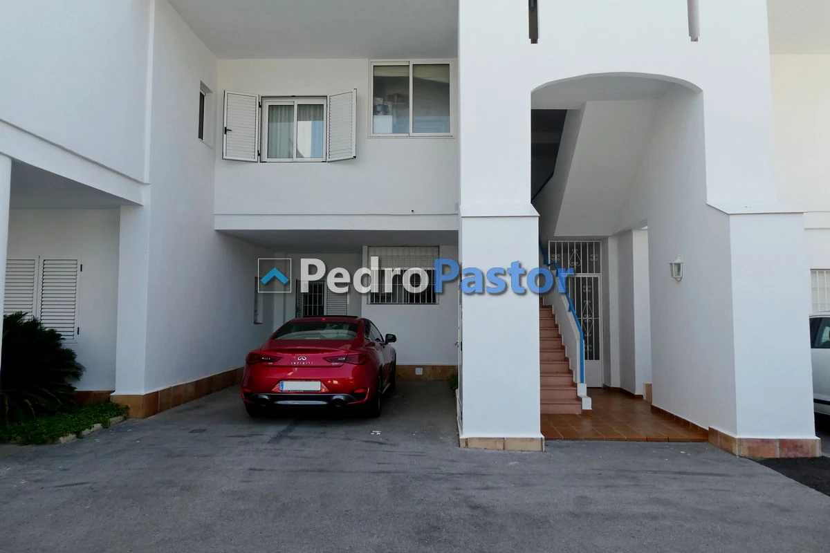 Apartamento de 3 dormitorios en 1ª línea de playa en el km 4 de Las Marinas en Dénia.
