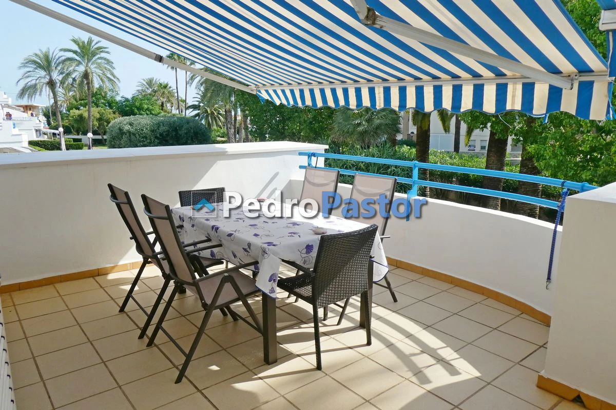 Apartamento de 3 dormitorios en 1ª línea de playa en el km 4 de Las Marinas en Dénia.