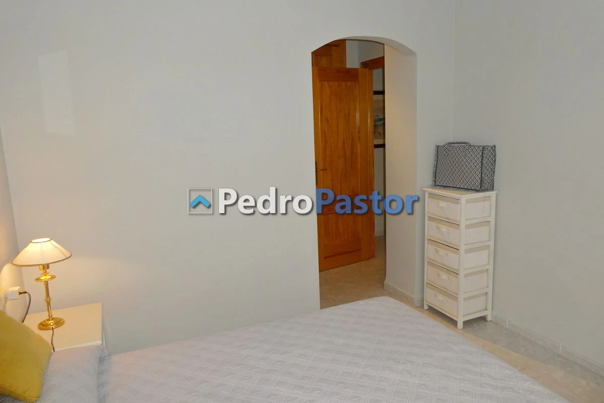 Apartamento de 3 dormitorios en 1ª línea de playa en el km 4 de Las Marinas en Dénia.