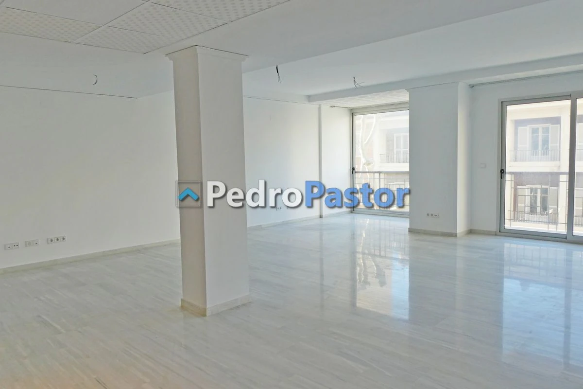 LOC001 - Local comercial en venta en el centro urbano de Denia