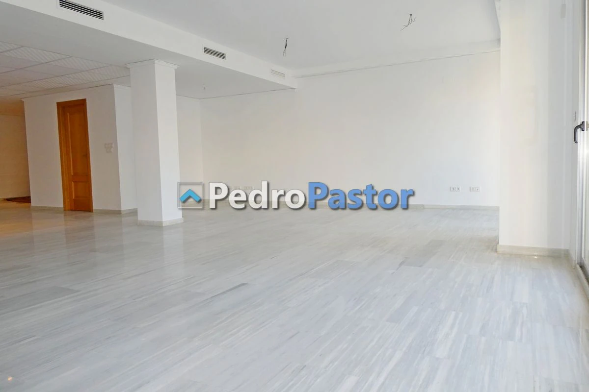 LOC001 - Local comercial en venta en el centro urbano de Denia