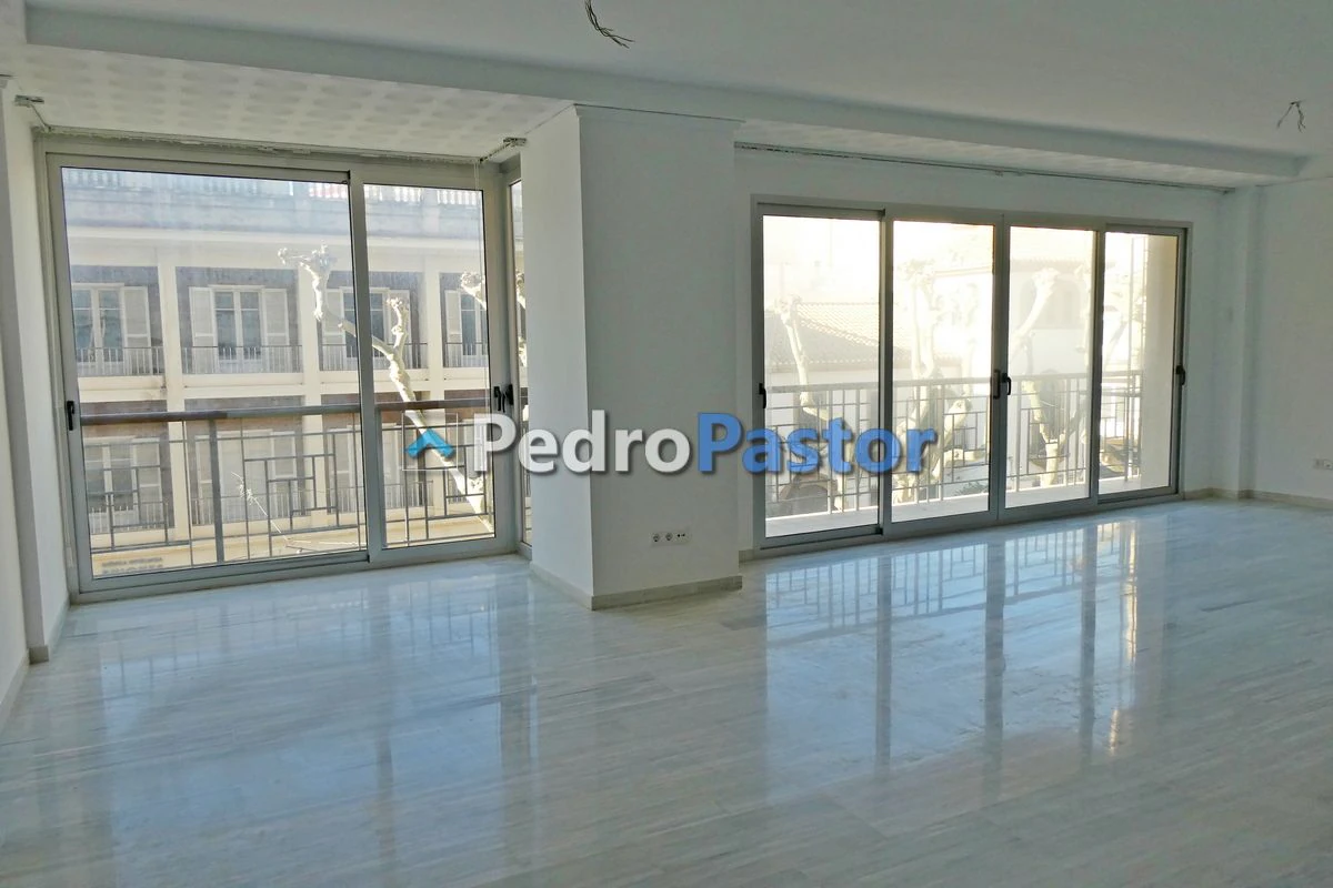 LOC001 - Local comercial en venta en el centro urbano de Denia
