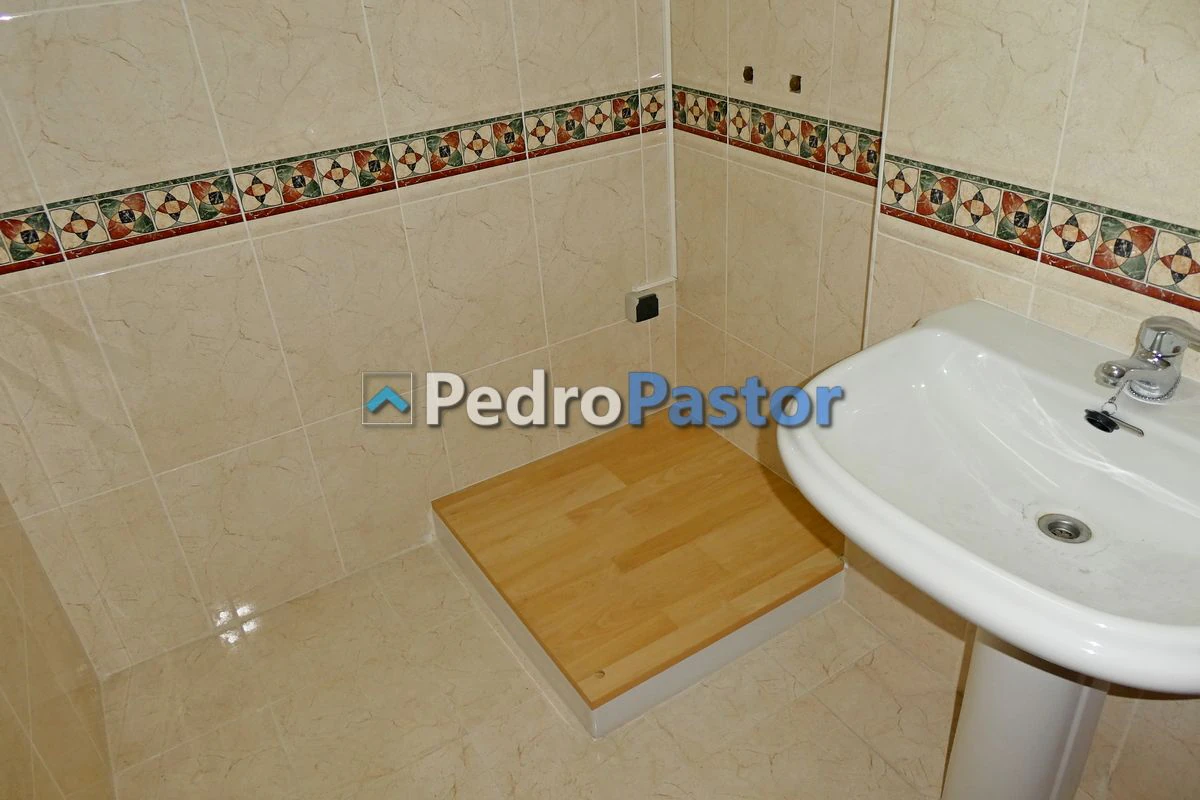 LOC001 - Local comercial en venta en el centro urbano de Denia