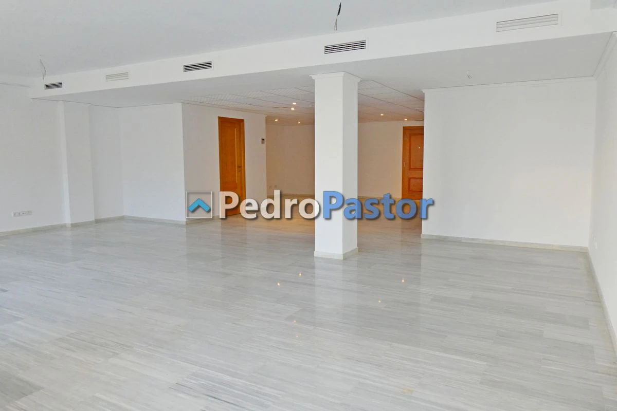 LOC001 - Local comercial en venta en el centro urbano de Denia