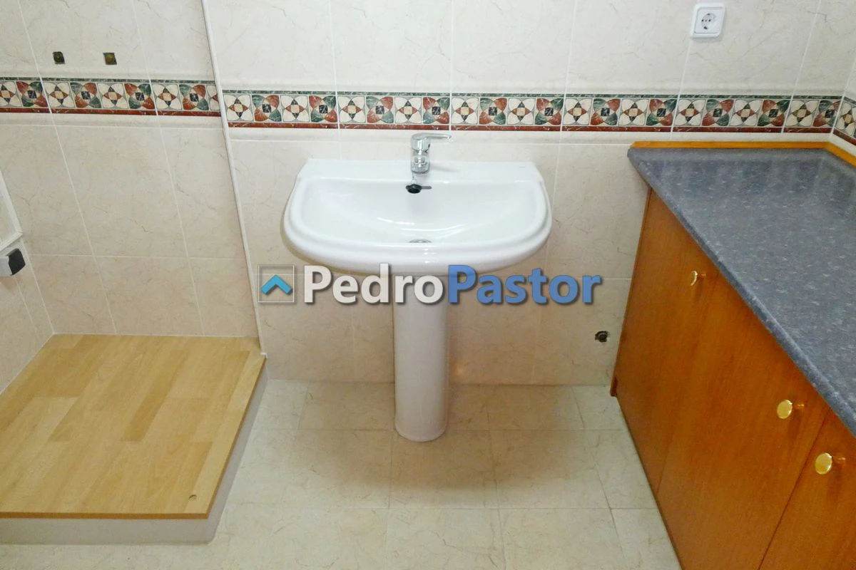 LOC001 - Local comercial en venta en el centro urbano de Denia