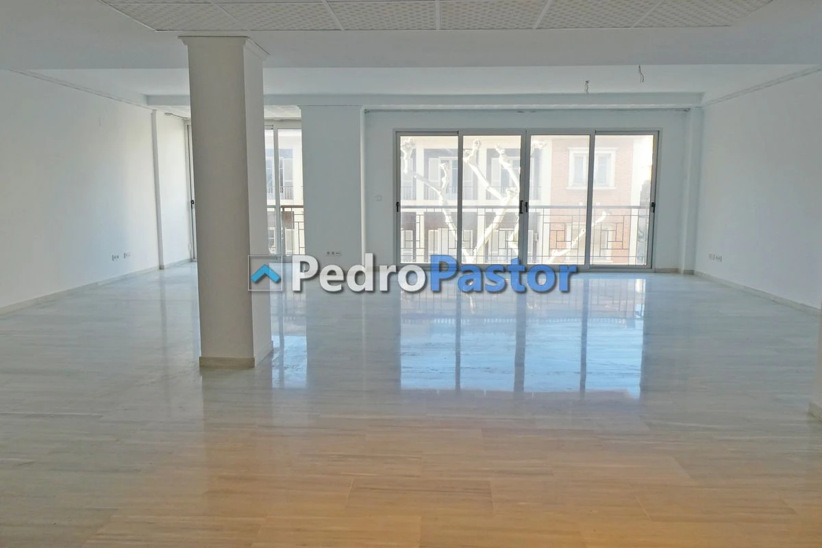 LOC001 - Local comercial en venta en el centro urbano de Denia