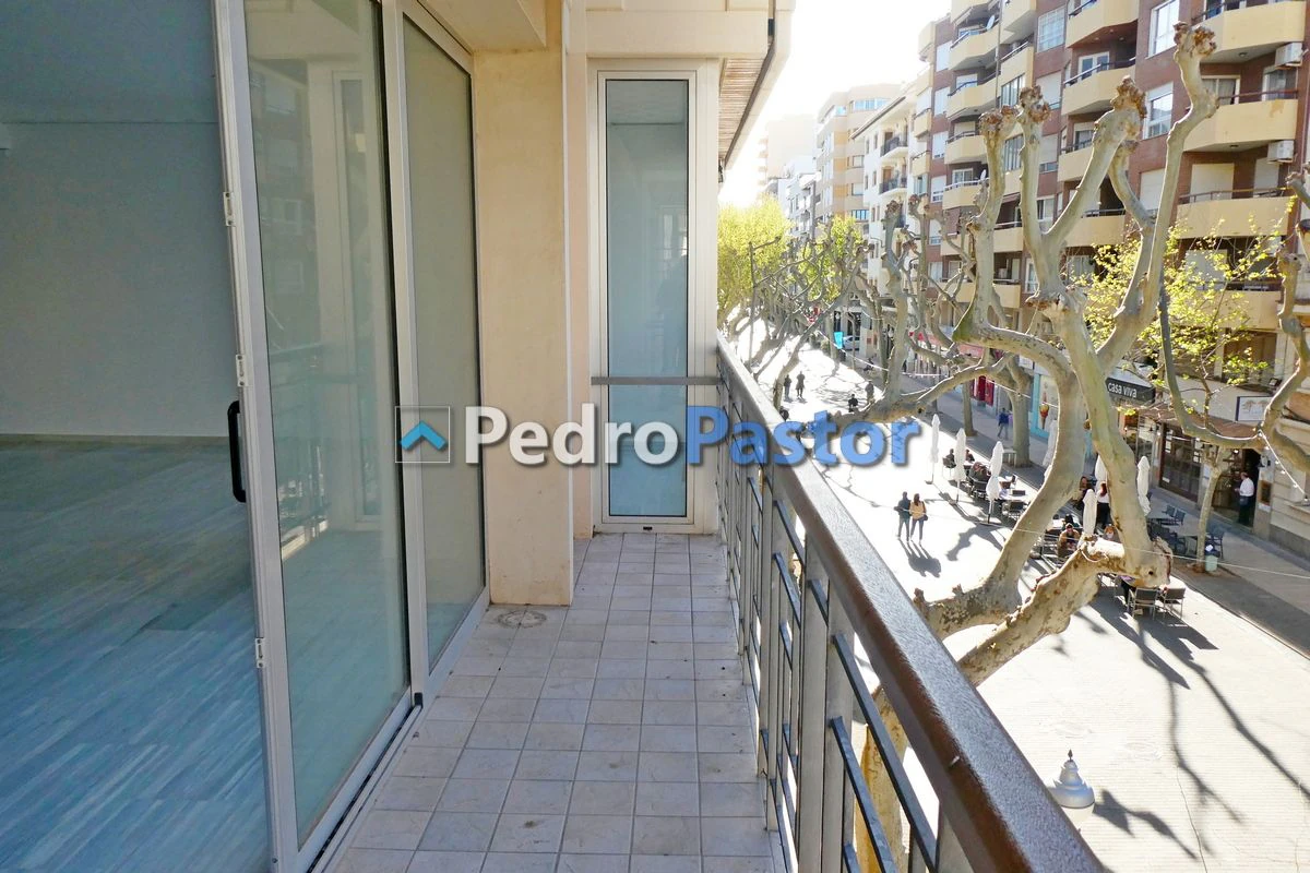 LOC001 - Local comercial en venta en el centro urbano de Denia