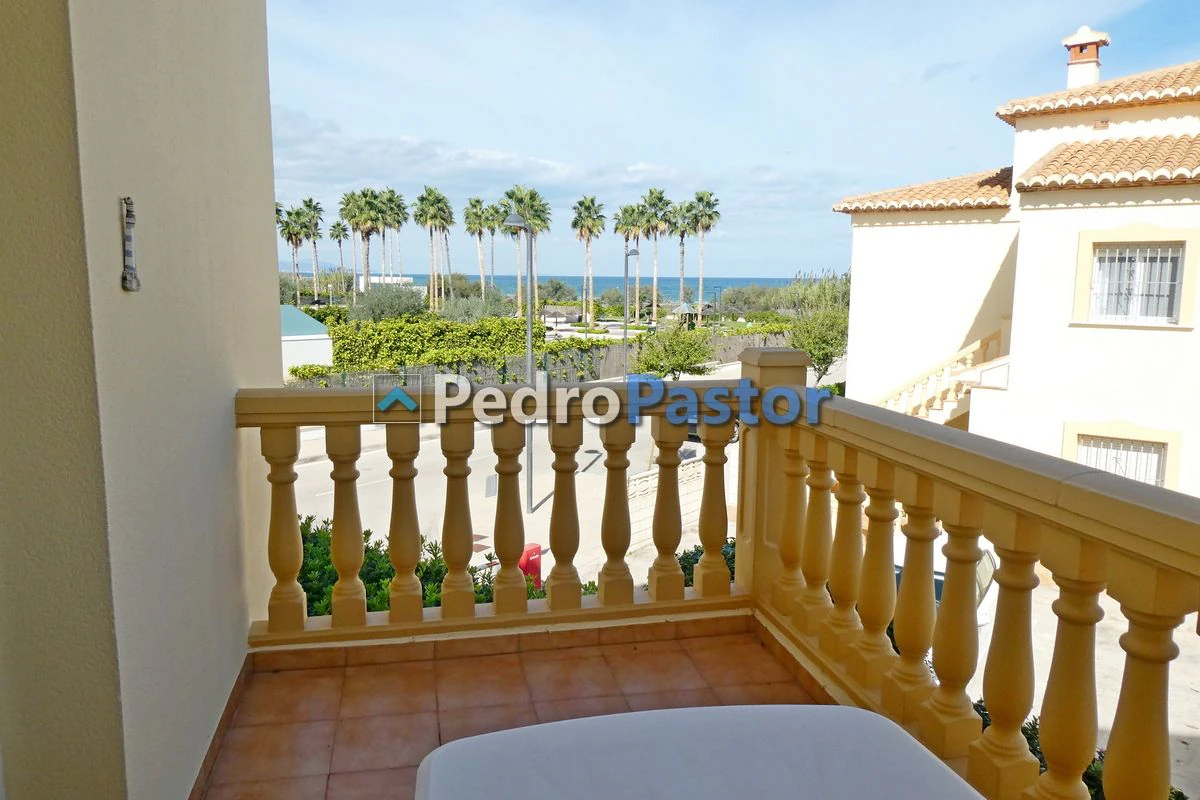 Apartamento de 2 dormitorios en 1ª línea de playa en Las Marinas en Dénia